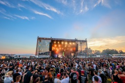 Festival Mighty Sounds přivítá léto s kapelou Irie Révoltés. Poslední červnový víkend bude nabitý pestrou zábavou