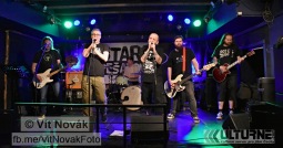 Stará Pešatová poprvé zahrála v Praze. Se Znouzectností
