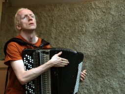 Virtuózní muzikant Aliaksandr Yasinski opět vystoupil v jihočeském Mexiku