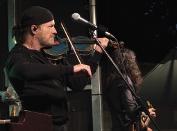 Pavel Šporcl dorazil do Týna s rockovými hity a silnou kapelou za zády