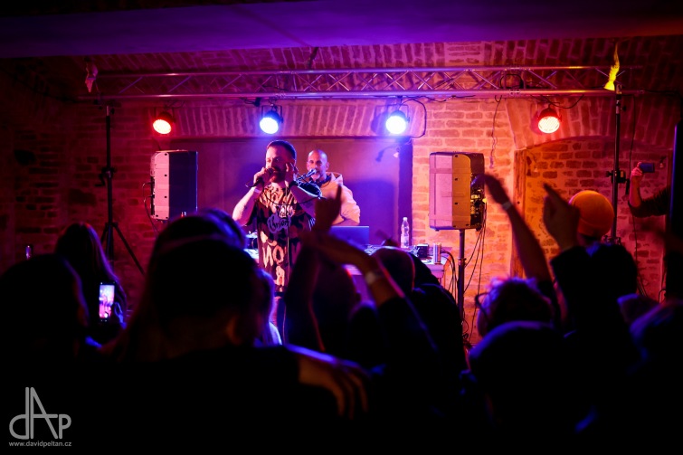 Prago Union i Young Antonio rozparádili Bardo