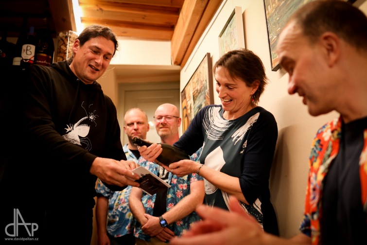 Střepy v blátě. Budějovický IT manažer Vojtěch Kačírek pokřtil sbírku punkových balad 