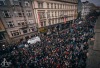Na Den boje za svobodu a demokracii zaplnili lidé ulice i náměstí Prahy. Cinkalo se klíči
