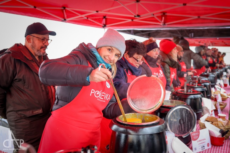 Dobrá polévka pro dobro mizela před očima. Vařil ji rekordní počet účastníků