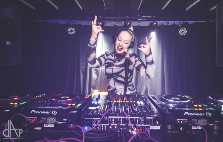 Welcome to the Jungle. Vánoční drum&bassovou nadílku zdobili Beast Jane a Konquest 