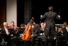 Publikum v úžasu. Dirigent Petr Popelka provedl Epoque Symphony orchestra s cellistou Václavem Petrem Novým světem