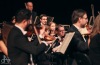 Publikum v úžasu. Dirigent Petr Popelka provedl Epoque Symphony orchestra s cellistou Václavem Petrem Novým světem