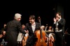 Publikum v úžasu. Dirigent Petr Popelka provedl Epoque Symphony orchestra s cellistou Václavem Petrem Novým světem
