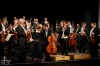 Publikum v úžasu. Dirigent Petr Popelka provedl Epoque Symphony orchestra s cellistou Václavem Petrem Novým světem