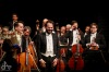 Publikum v úžasu. Dirigent Petr Popelka provedl Epoque Symphony orchestra s cellistou Václavem Petrem Novým světem