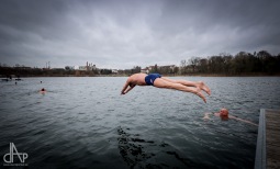 Do ledových vod Jordánu se vrhali po hlavě. Vánoční namáčení se konalo popětatřicáté