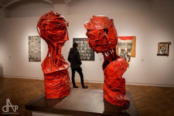 Alšova jihočeská galerie přichystala nevšední zážitek. Zaplnily ji obrazy od Koláře, Skály či Rittsteina i sklo od Knížáka, Plesla a Kintery