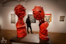 Alšova jihočeská galerie přichystala nevšední zážitek. Zaplnily ji obrazy od Koláře, Skály či Rittsteina i sklo od Knížáka, Plesla a Kintery