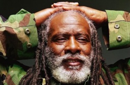 Dvacáté Mighty Sounds ohlásilo legendu reggae Burning Speara a od dubna vstup zdraží