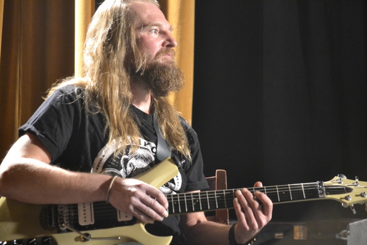 V Mexiku je možné vše. Jihočeský kytarista tam letos slavil jubileum