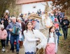 Velikonoce na Táborsku. V Borotíně vynesli Moranu, v Táboře zářil jarmark a světla svíček, na Tučapsku dostali chlapi ledovou srchu
