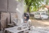 V Plané nad Lužnicí vznikají nové mramorové sochy. Na prvním kamenosochařském sympoziu sochá punkáč i fotograf