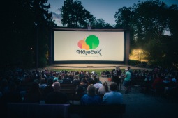 V budějovickém letňáku začíná sezona. Zajít můžete na filmy, koncerty nebo jógu