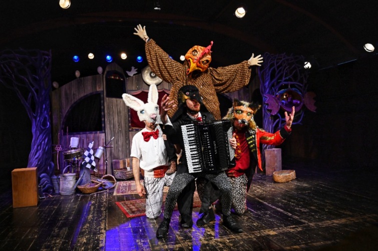 Nový cirkus, divadlo, tanec, workshopy, koncerty. Pošesté bude plovárna ve Volyni patřit Letopruhům