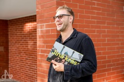 Jiná krása. David Těšínský bere diváky za rappery v Bronxu, rastafariány na Jamajce i ženami ve válečném Donbasu
