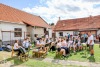 Svišti se sborem zněli pivovarským dvorem v Hlavatcích