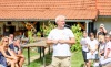 Svišti se sborem zněli pivovarským dvorem v Hlavatcích