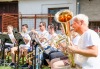Svišti se sborem zněli pivovarským dvorem v Hlavatcích