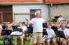 Svišti se sborem zněli pivovarským dvorem v Hlavatcích