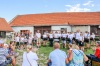 Svišti se sborem zněli pivovarským dvorem v Hlavatcích