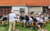 Svišti se sborem zněli pivovarským dvorem v Hlavatcích