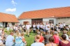 Svišti se sborem zněli pivovarským dvorem v Hlavatcích